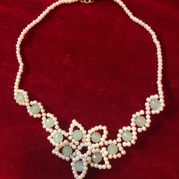 Lovely Flower Bead Necklace - Picture 2 of 2